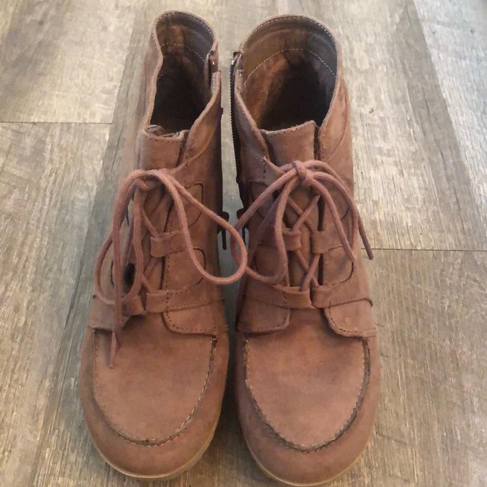 Maurice’s lace up ankle boots
